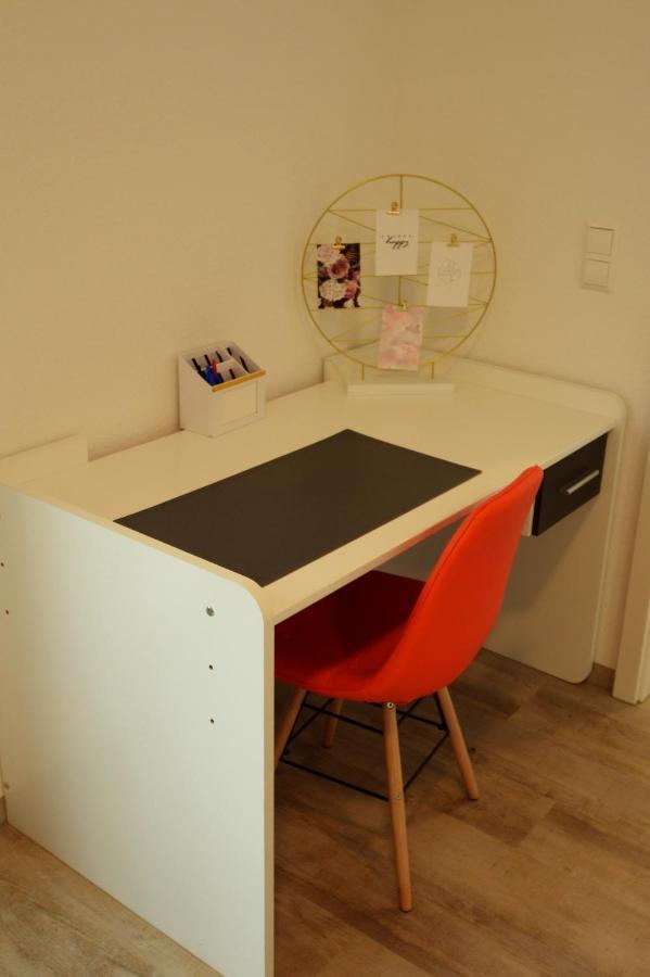 Unique Zentrale Moderne 2 Zimmer Wohnung Nahe Dem Park 빌린겐슈베닝겐 외부 사진