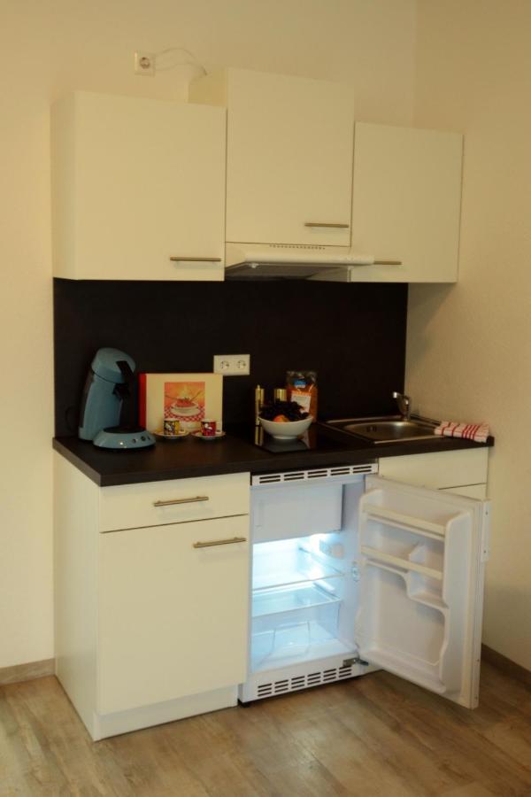 Unique Zentrale Moderne 2 Zimmer Wohnung Nahe Dem Park 빌린겐슈베닝겐 외부 사진